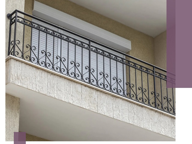 Балконные ограждения из металла и стекла в Кушве для домов